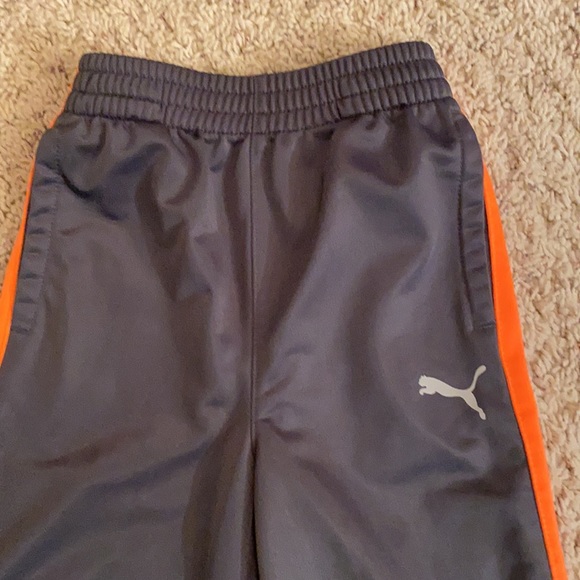 Boys Puma gray track pants - Picture 2 of 5